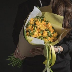 Букет из 49 желтых фрезий — Букеты цветов