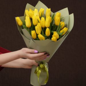 Букет из 25 желтых тюльпанов — Доставка тюльпанов недорого