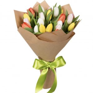 Букет из 25 нежных тюльпанов в крафте — Доставка тюльпанов недорого