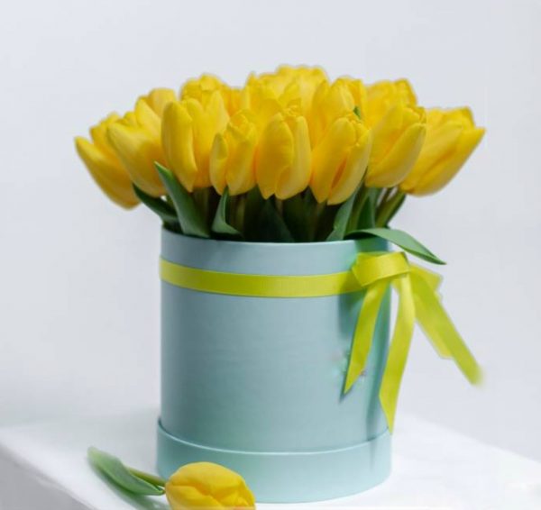 Букет из 35 желтых тюльпанов в коробке