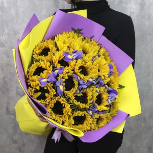 Букет из подсолнухов и ирисов «Ван-Гог» — Букеты цветов