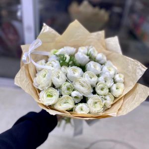 Букет из 19 белых ранункулюсов — Букеты цветов
