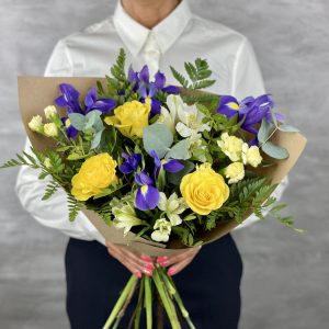 Букет с ирисами Британика — Букеты цветов