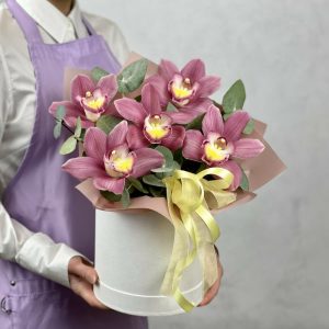 Орхидеи в коробке «Цимбидиум розовый» — Букеты цветов