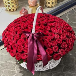201 Роза премиум в корзине — 205 роз