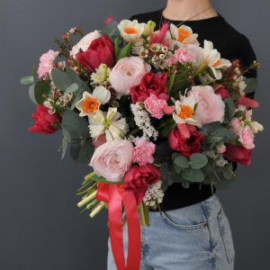 Букет с нарциссами и гиацинтами «Первое впечатление» — Букеты цветов