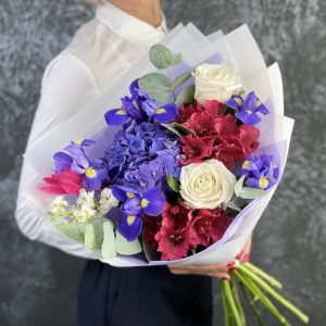 Букет с ирисами Пеликан — Букеты цветов