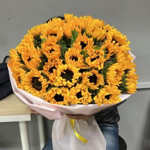 Букет из 65 подсолнухов — Букеты цветов