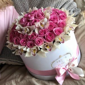 Композиция из роз и орхидей «Моника» — Букеты цветов