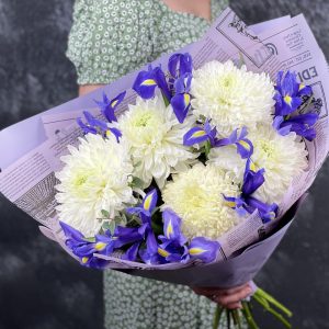 Хризантемы с ирисами — Букеты цветов
