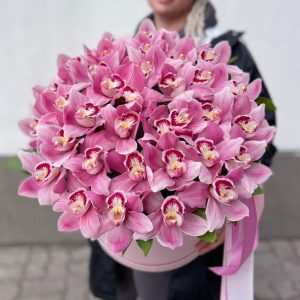 Коробка с нежными орхидеями — Букеты цветов
