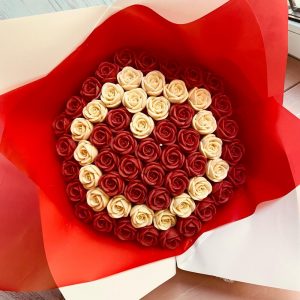 Букет из шоколадных роз с сердцем (51 шт) —