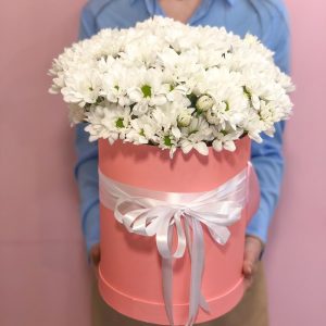 Коробка с крупными ромашками — Букеты цветов