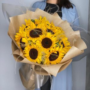 Букет из 11 подсолнухов в упаковке — Букеты цветов