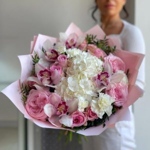 Нежно-розовый букет с розой Pink Ohara — Букеты цветов