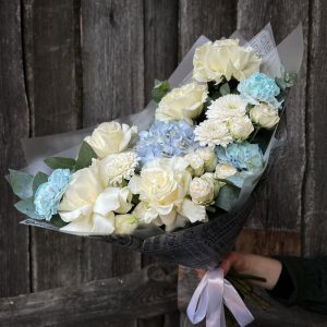 Букет «Атлантида» с гортензией и французскими розами — Букеты цветов