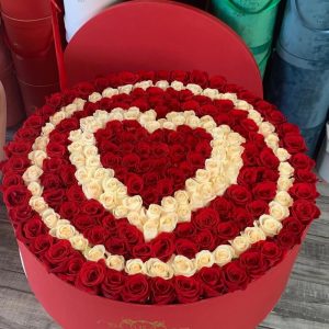 201 роза в шляпной коробке — 205 роз