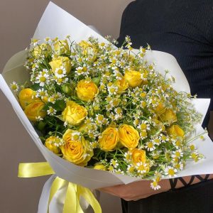 Желтые розы и ромашки — Букеты цветов