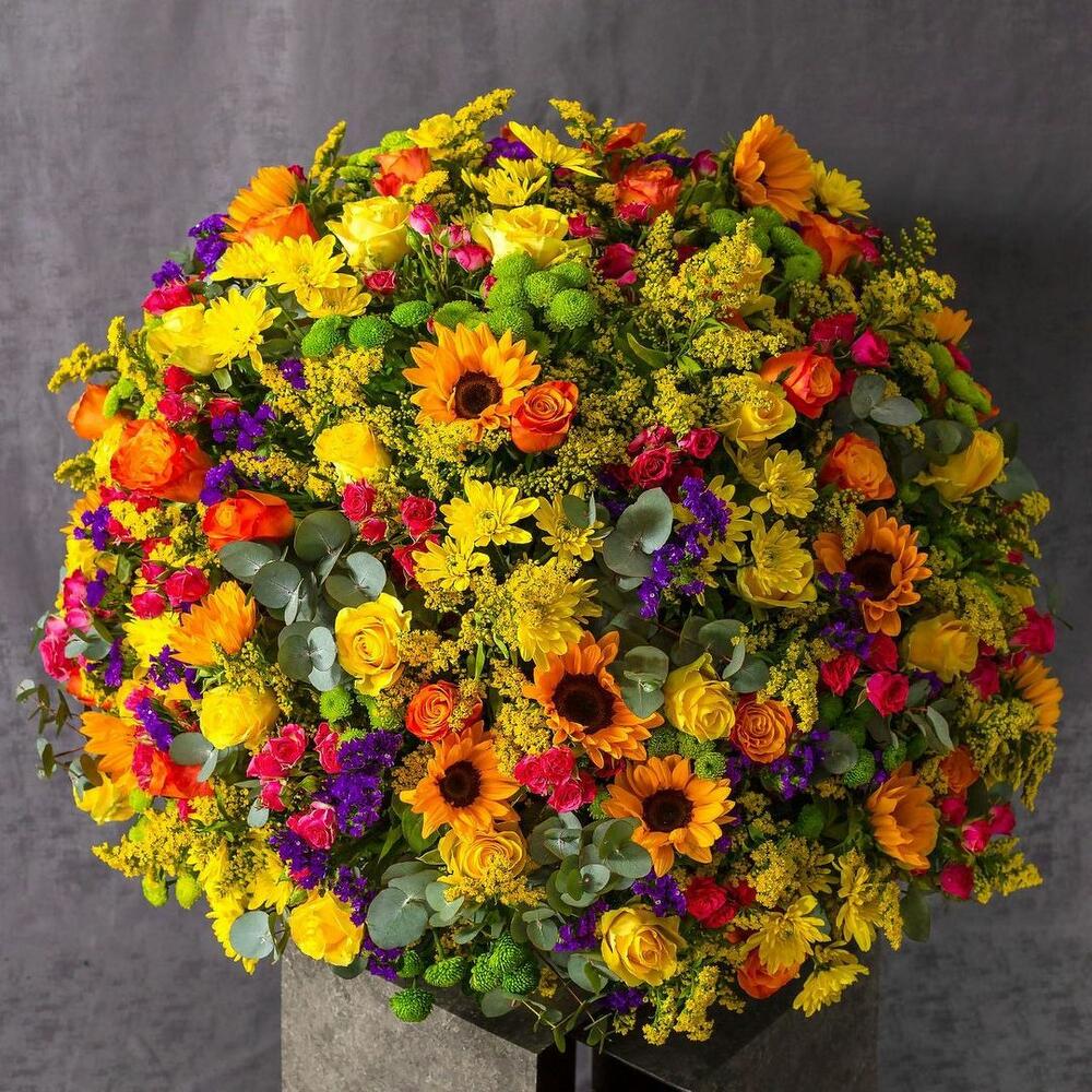 Купить огромный букет из полевых цветов по доступной цене с доставкой вМоскве и области в интернет-магазине Город Букетов