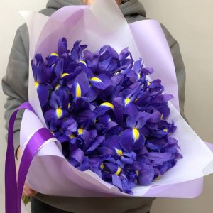 Букет из 35 ирисов — Букеты цветов