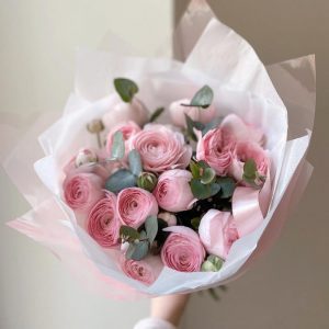 Букет из 15 розовых ранункулюсов — Букеты цветов