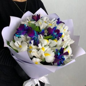 Букет из ирисов и орхидей — Букеты цветов