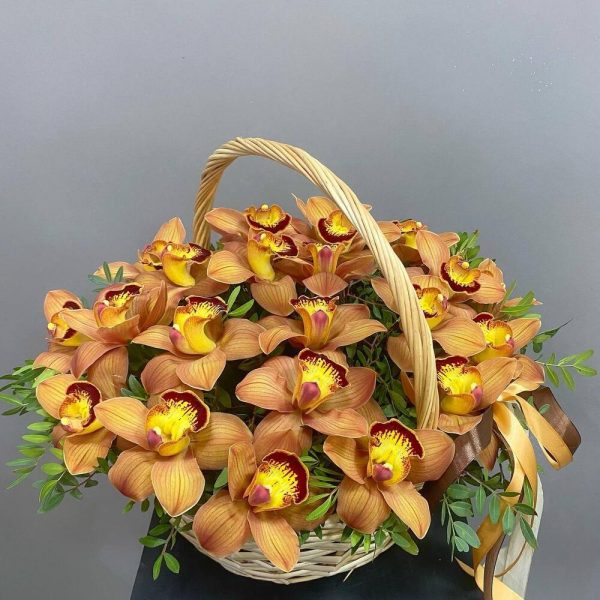 Корзина с кофейными орхидеями