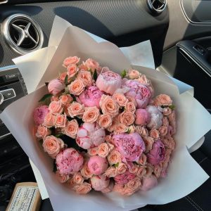 Нежнейший букет с пионами и розами — Букеты цветов