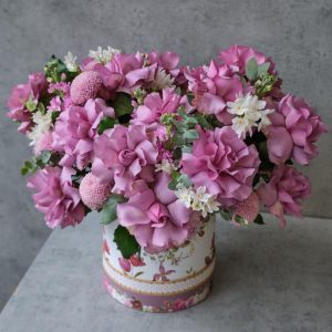 Яркая композиция из французских роз Найтингейл — Букеты цветов