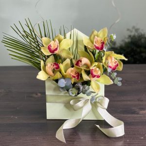Букет из орхидей в конверте — Букеты цветов