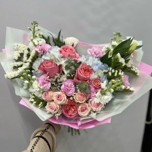 Нежный букет «Сара» и пионовидными розами — Букеты цветов