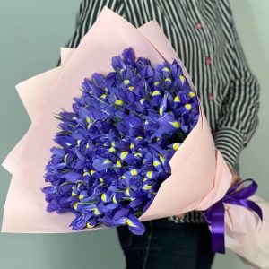 Букет из 71 ириса — Букеты цветов