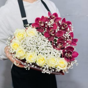 Сердце из королевских орхидей и роз — Букеты цветов