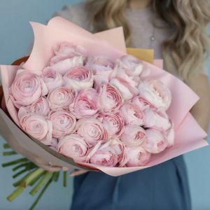 Нежно-розовые ранункулюсы — Букеты цветов