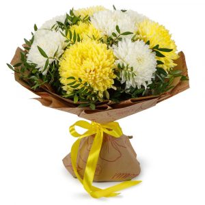 Букет нежных хризантем в крафте — Букеты цветов