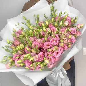 Букет из розовых эустом в упаковке — Букеты цветов