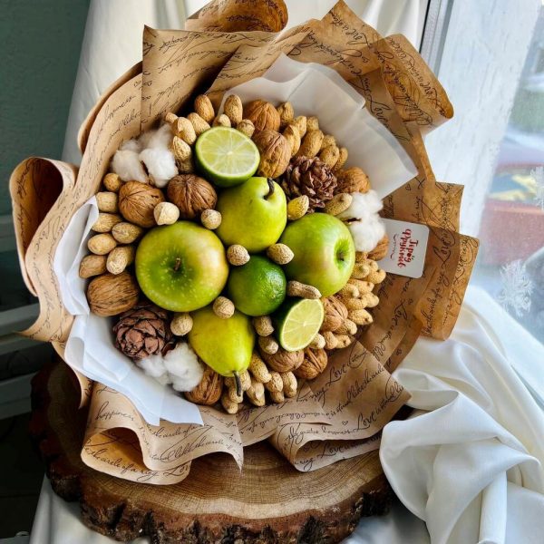 Ореховый букет с фруктами "Луна"