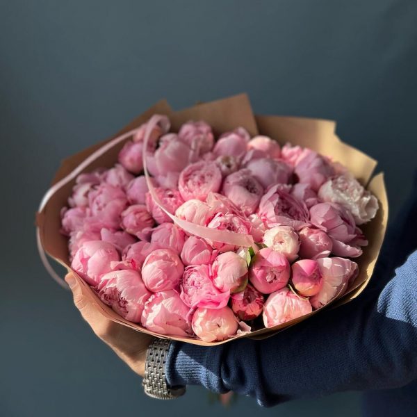 Букет цветов розовые пионы 51 шт