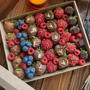Клубника в шоколаде — Набор «Июнь» — Съедобные букеты