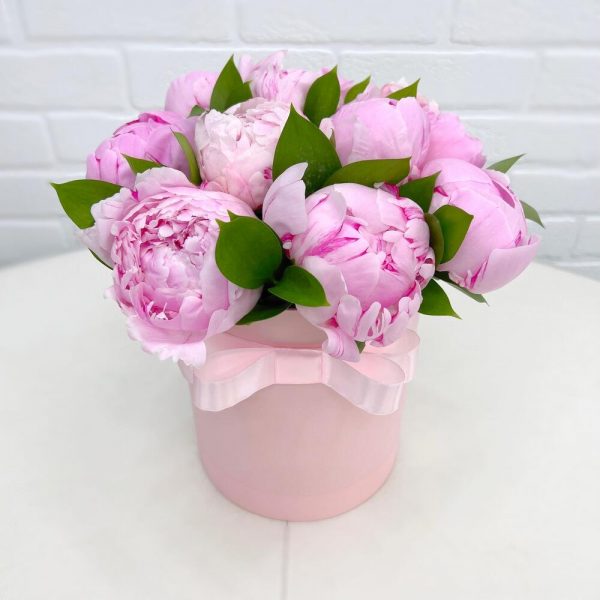 Коробка из 11 розовых пионов Сара Бернар