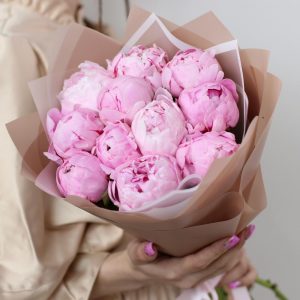 Букет 11 розовых отборных пионов — Доставка пионов недорого