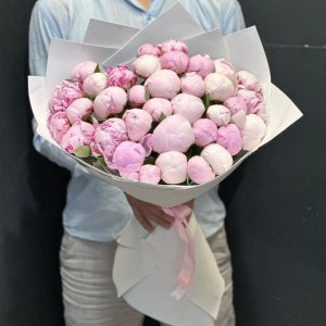 Букет из 35 нежно-розовых пионов "Гюго"