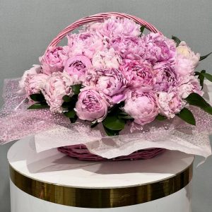 Большая корзина розовых пионов 35 шт — Пионы
