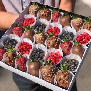 Фрукты и ягоды в шоколаде — Набор «Граф» — Съедобные букеты