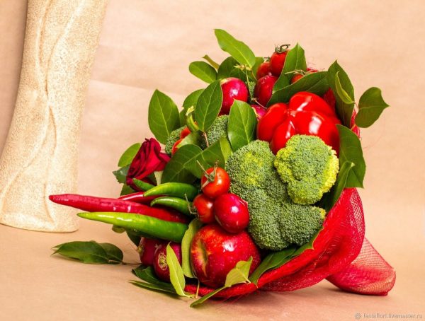 Осенний овощной букет "Красное и зеленое"