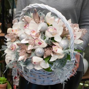 Корзина с цветами "Зимняя орхидея"