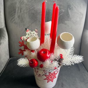 Новогодняя композиция с тремя свечками